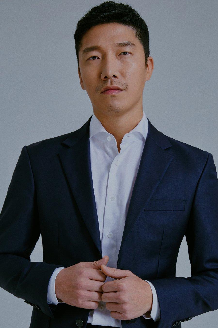 Kijoon Hong