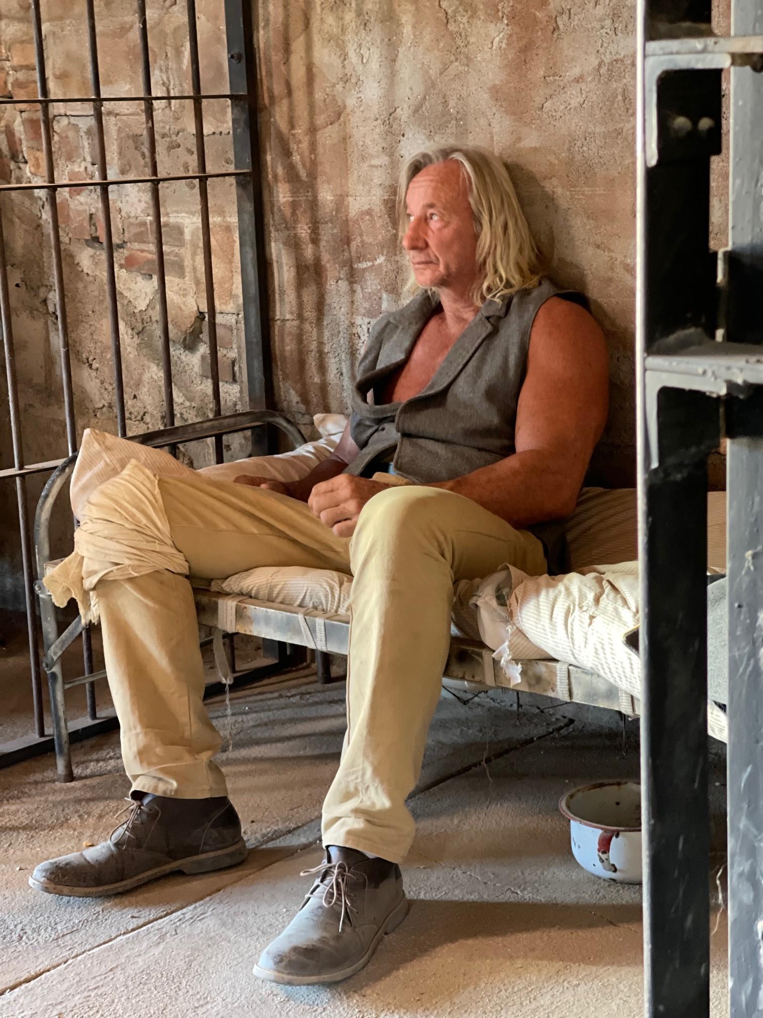 Not bad, but too short (It's ~5/10, but I rate 10 to help the future sequels, because the story is not finished)