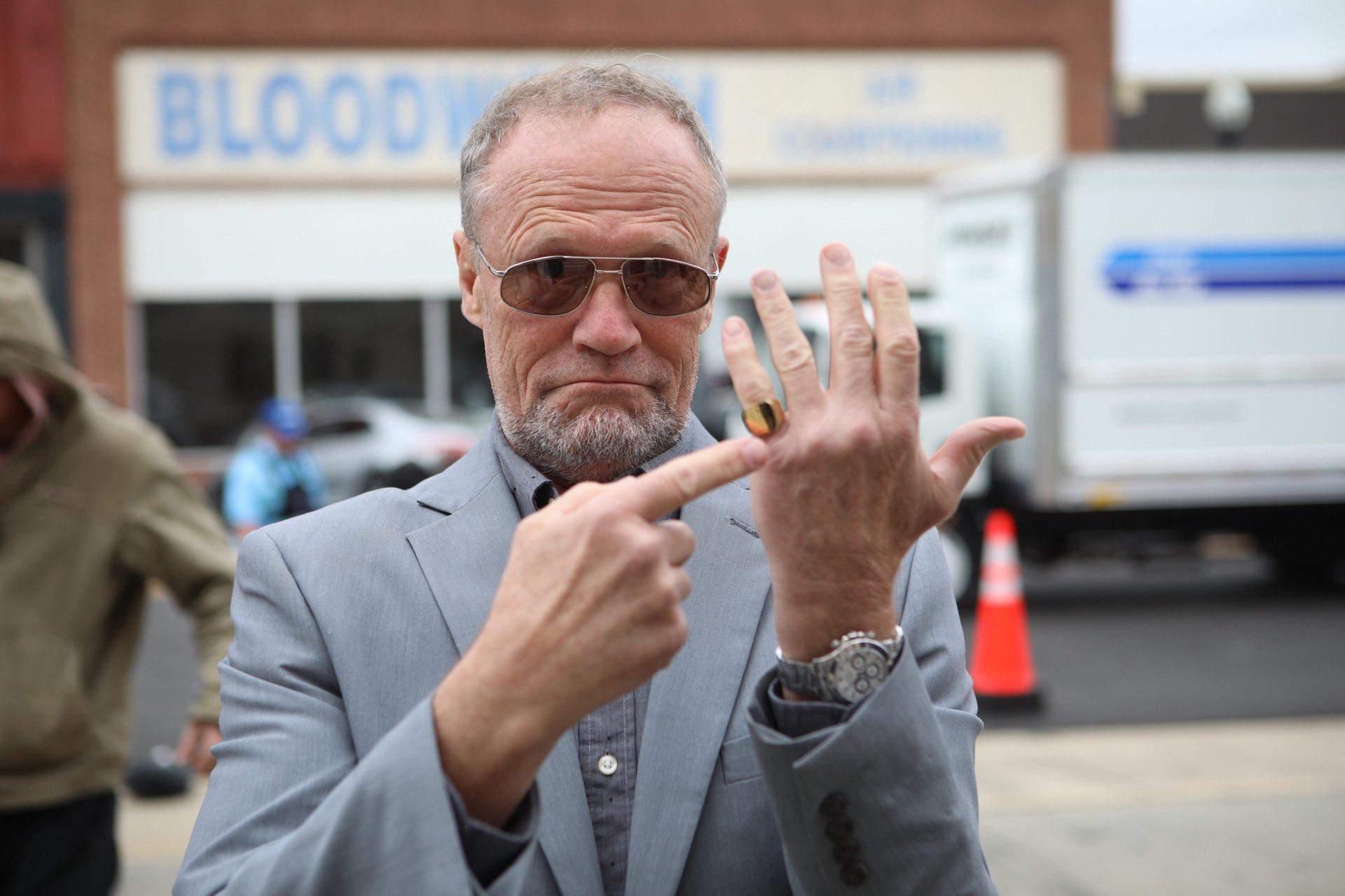 Solid B-movie, with great actors and attention for detail. They really tried to make something special. They failed at that though, but it is still worth a watch for the fans