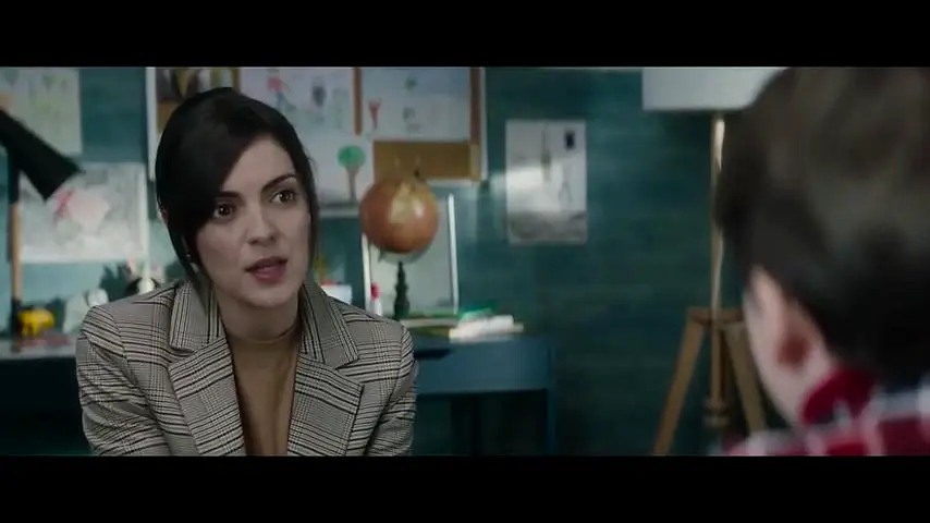 Trailer—Don't Listen