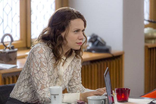 Most of the scenes are set in dreary rooms, not at all "royal."