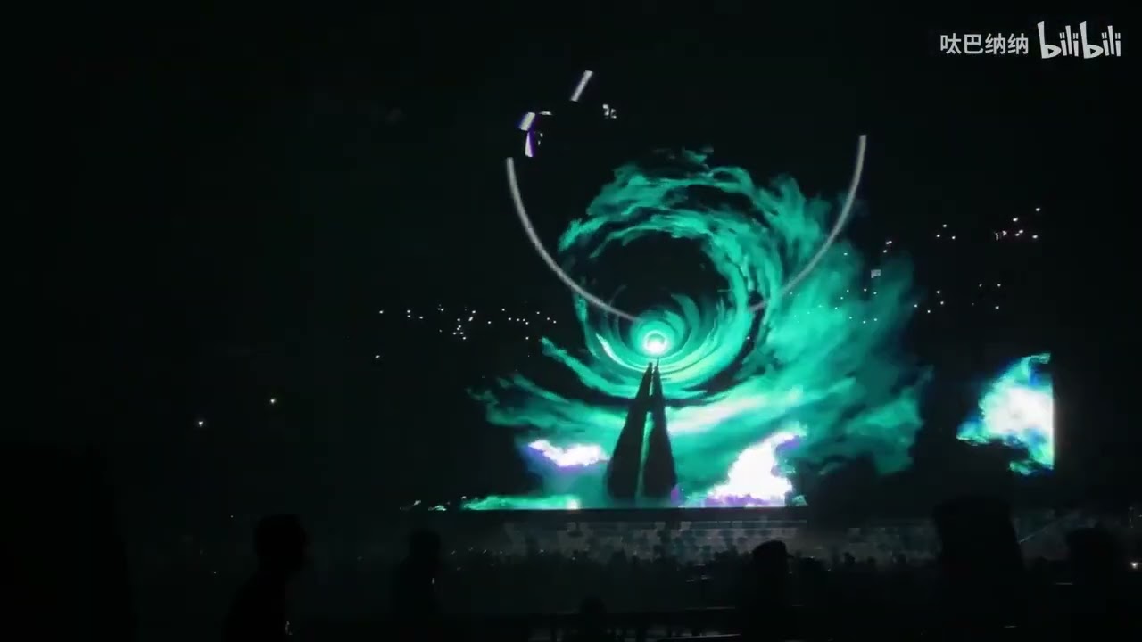 Kanye West - BEAUTY AND THE BEAST (HQ)
