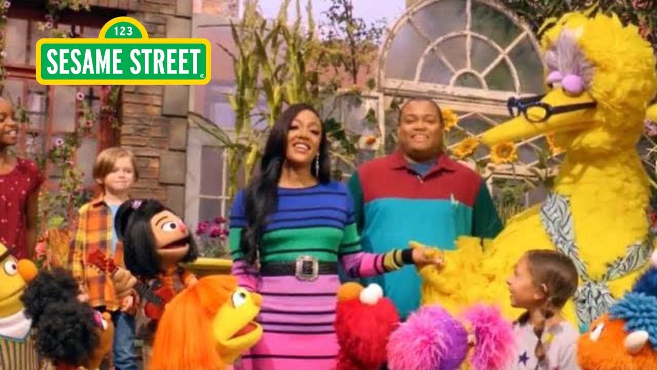 Sesame Street: Elmo Sings ABC Song with HAIM and Friends!