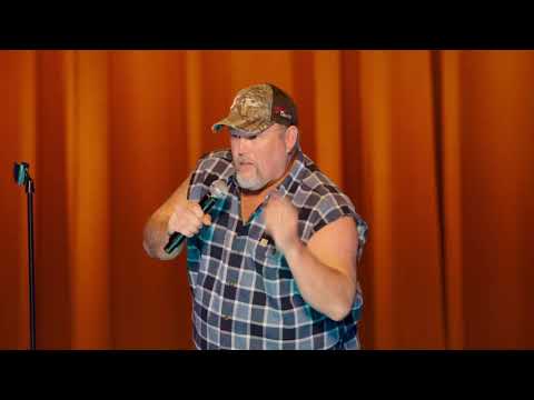 Larry The Cable Guy Hits The Double Decker Buffet!