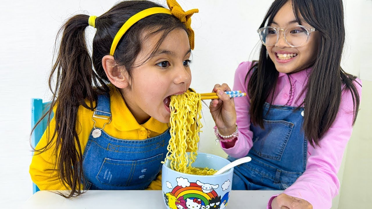 Jannie Pretend Play Wake Up Uncle for Piano Performance & Sings Baby Songs for Kids