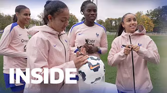 与蓝军一起训练