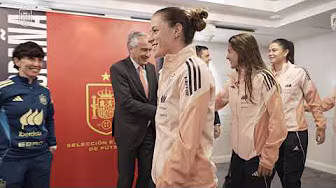 El embajador de España en Suecia visita a la Selección en Gotemburgo | 🔴 SEFUTBOL