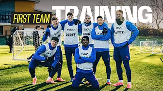 Go inside Rob Edwards’ first team meeting! | First-team training ahead of Crystal Palace