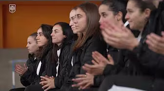 La selección femenina de fútbol sala participó en un acto con escolares en Verín | 🔴 SEFUTBOL
