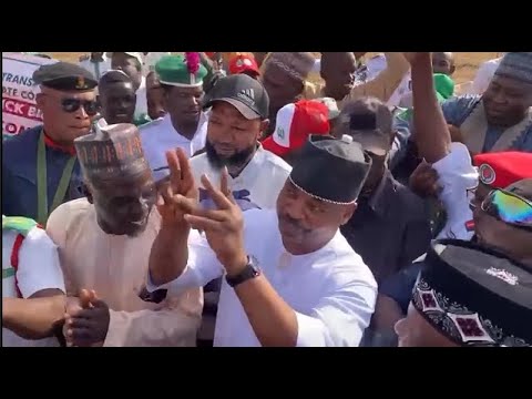 The way MC Oluomo was welcomed with his 2+2 sign in Gombe that got many talking