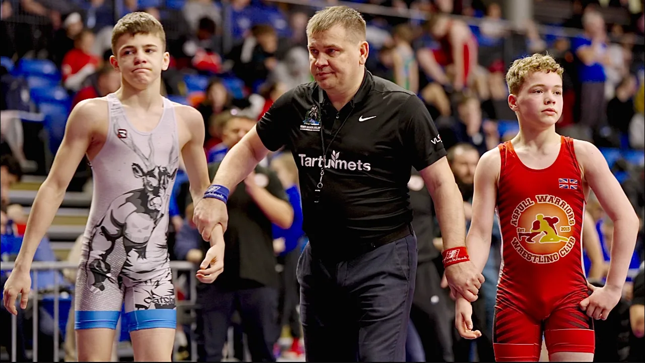 U13 Filip Jakiel (GBR) vs Krisztian Darvas (HUN) 47kg. Freestyle boys youth wrestling. B-cam-man