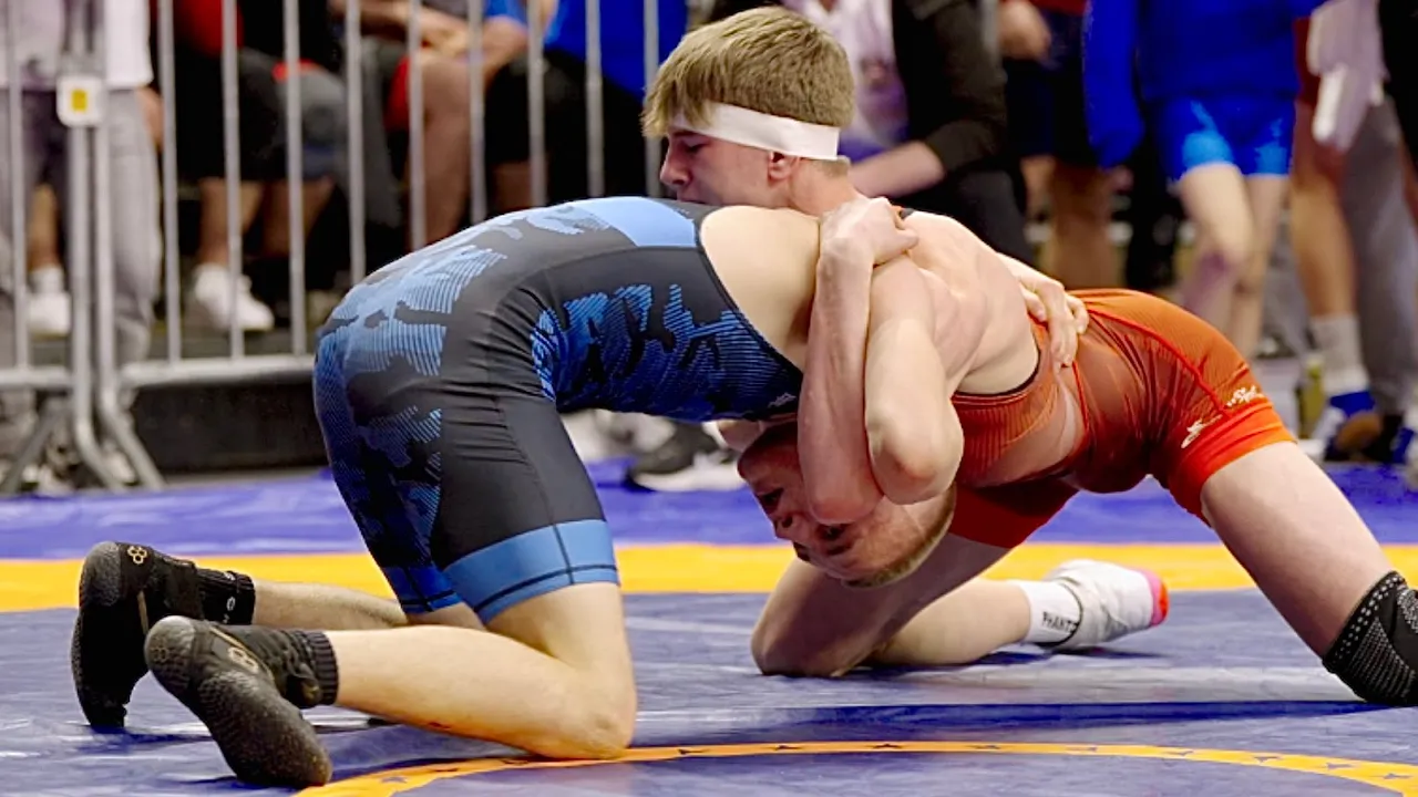 U17 Alois Abfalterer (AUT) vs Krzysztof Stoniowski (POL) 65kg. Freestyle boys wrestling. B-cam-man