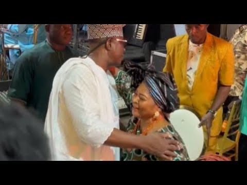 Video of Salawa Abeni kneeling to greet Wasiu Ayinde Kwam1 that got many talking