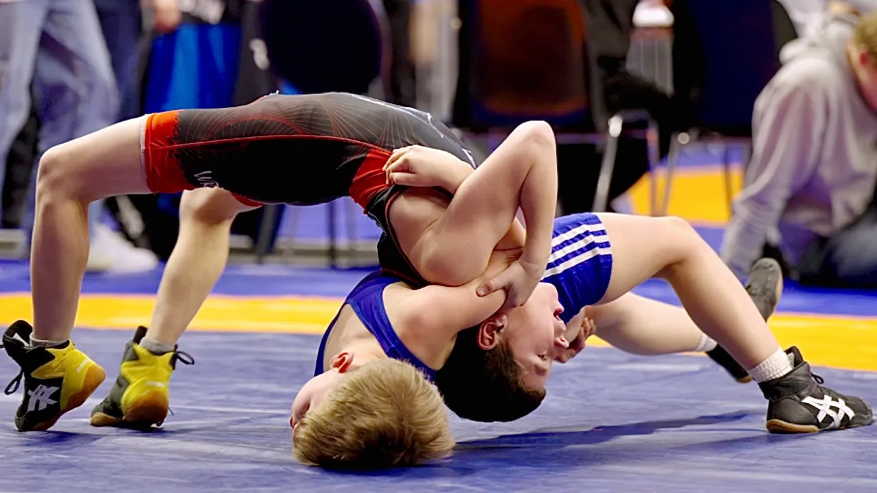 U13 Anton Stec (UKR) vs Antonio Kortland (NED) 32kg. Freestyle boys youth wrestling. B-cam-man
