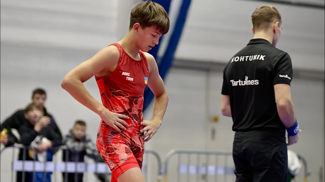 U15 Volodymir Kinzerskyi (UKR) vs Mamrik Nazaretyan (ARM) 52kg. Greco-roman boys youth wrestling.