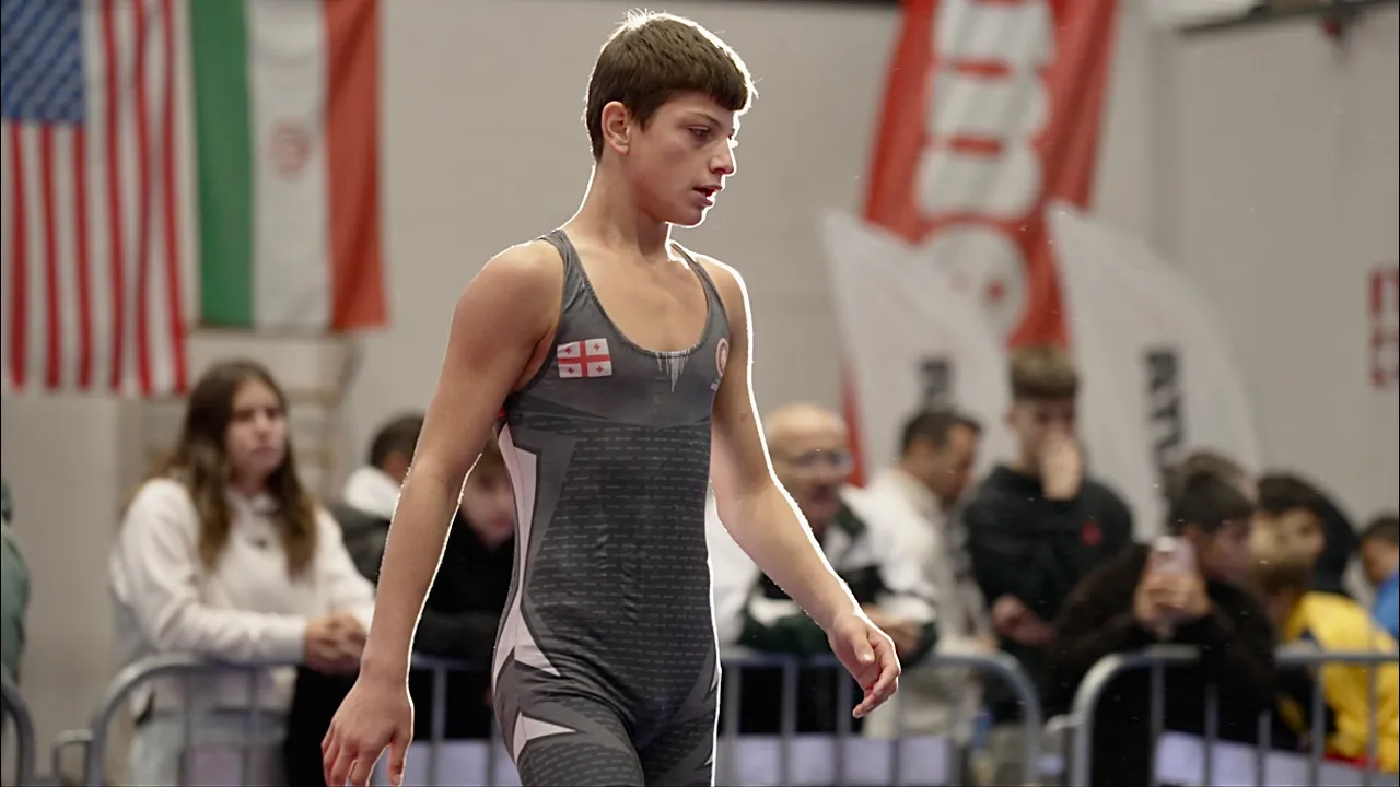 U15 Beka Gobadze (GEO) vs Hamidulloh Azamatov (UZB) 48kg. Greco-roman boys youth wrestling. B-cam-m