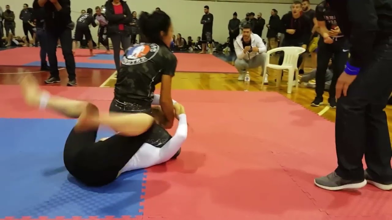 Eleni Moisidou closes the triangle