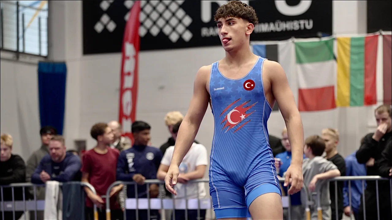 U15 Otso Yli-Hannuksela (FIN) vs Orhan Eymen Tasci (TUR) 75kg. Greco-roman boys  wrestling. B-cam-m