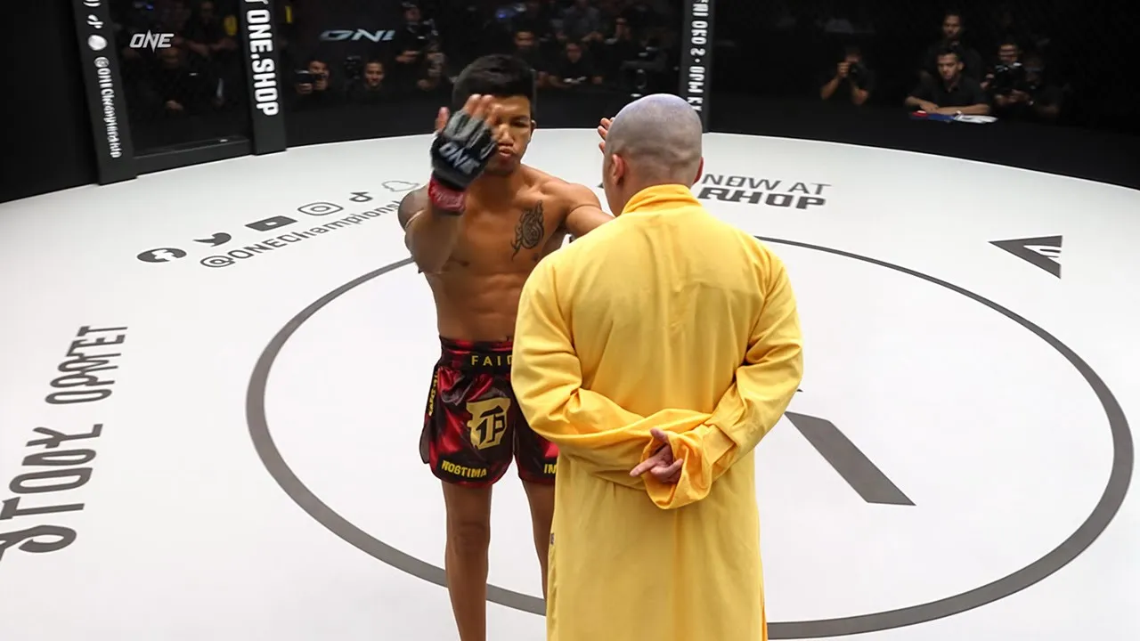 This Muay Thai Legend Mocked a Shaolin Kung Fu Master… But What Happened Next Shocked Everyone!