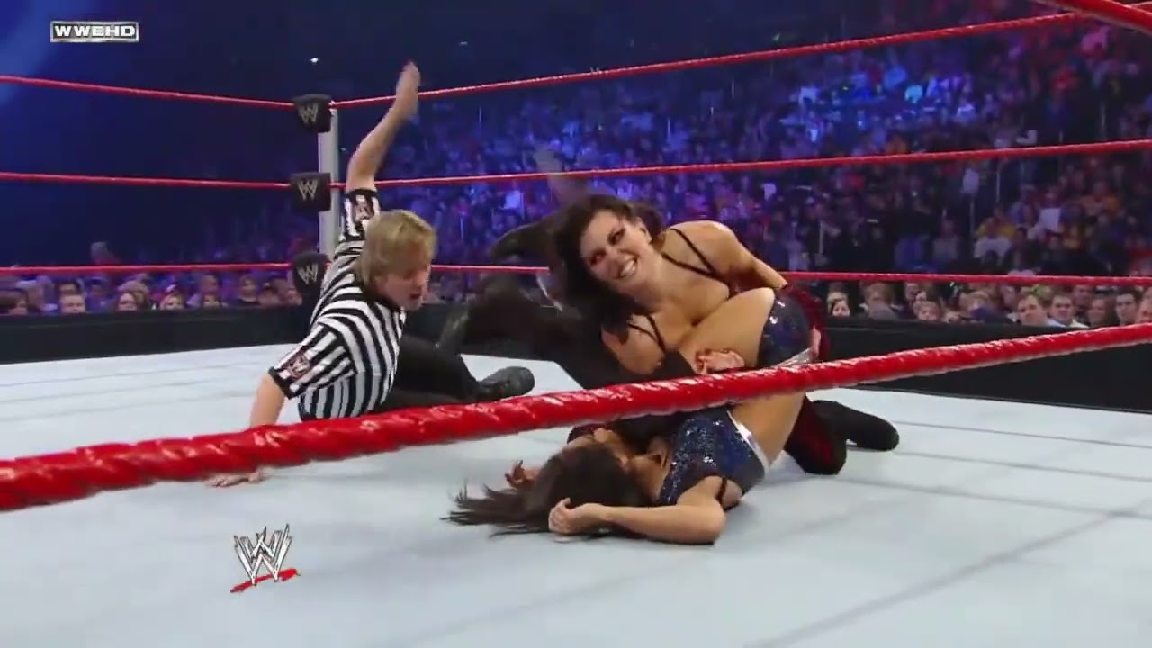 WWE Superstars: 2/18/2010 Gail Kim vs Katie Lea Burchill 