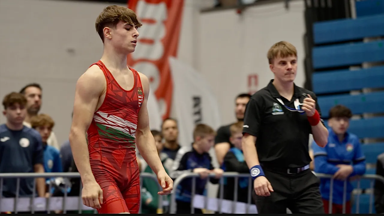 U17 Koppany Juhasz (HUN) vs Mehdi Asgarli (AZE) 60kg. Greco-roman boys youth wrestling. B-cam-m