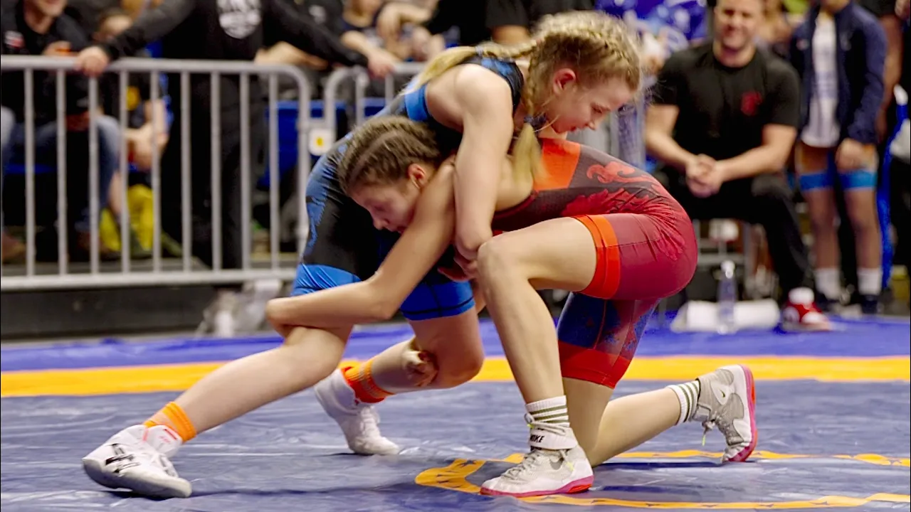U13 Juna Wallenburg (NED) vs Greta Uzbalyte (LTU) 50kg. Women girls youth wrestling. B-cam-man