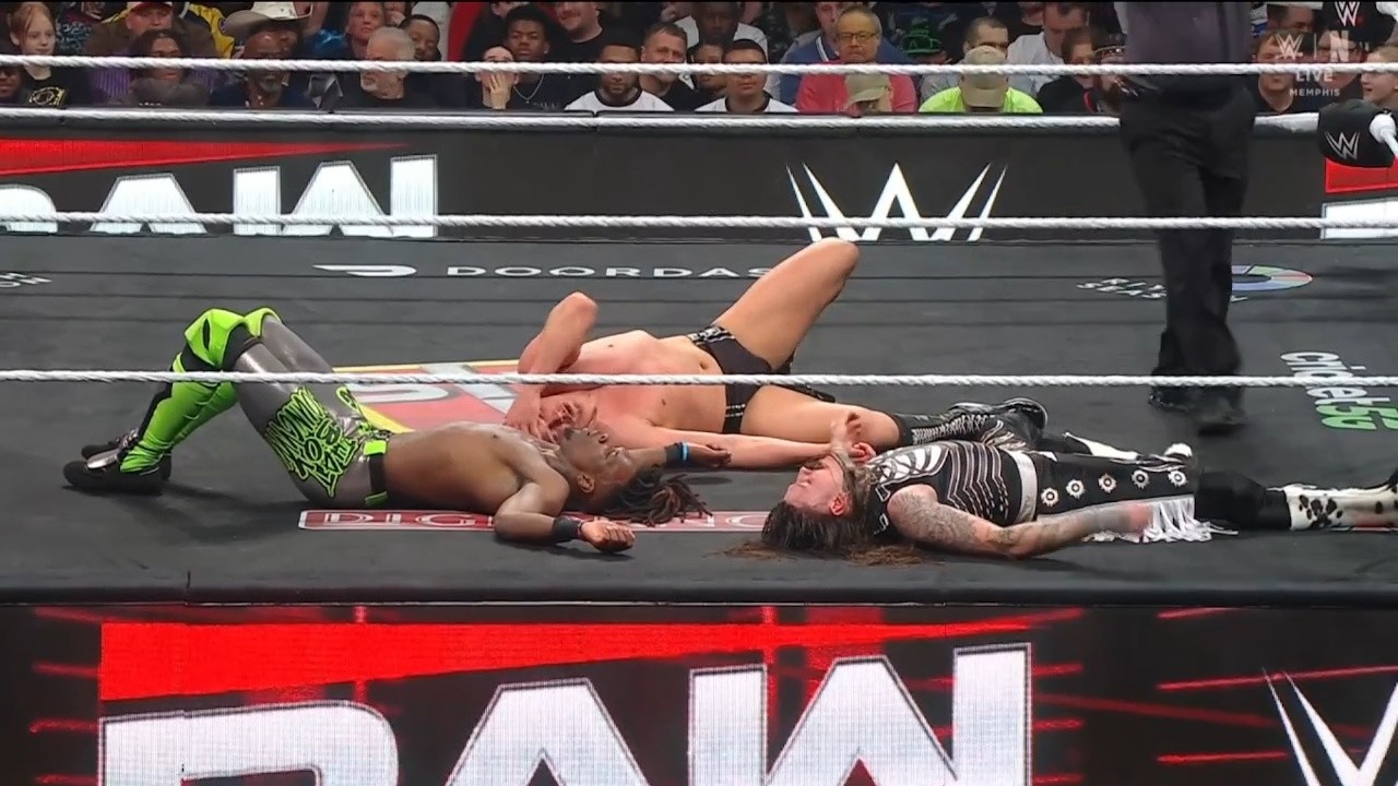 Gunther vs. Dominik Mysterio vs. Je’Von Evans - WWE RAW | Feb. 16, 2026