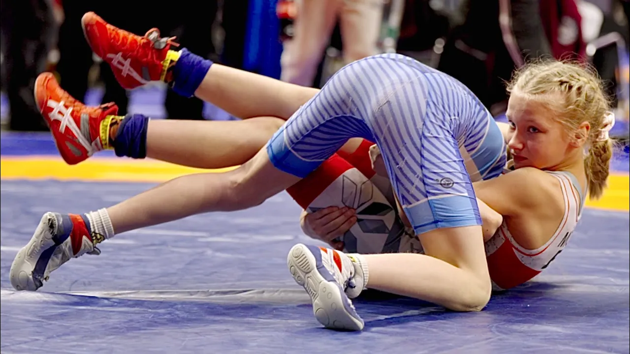 U13 Mai-Kätriin Mölder (EST) vs Mariia Nekrasova (UKR) 40kg. Women girls youth wrestling. B-cam-man