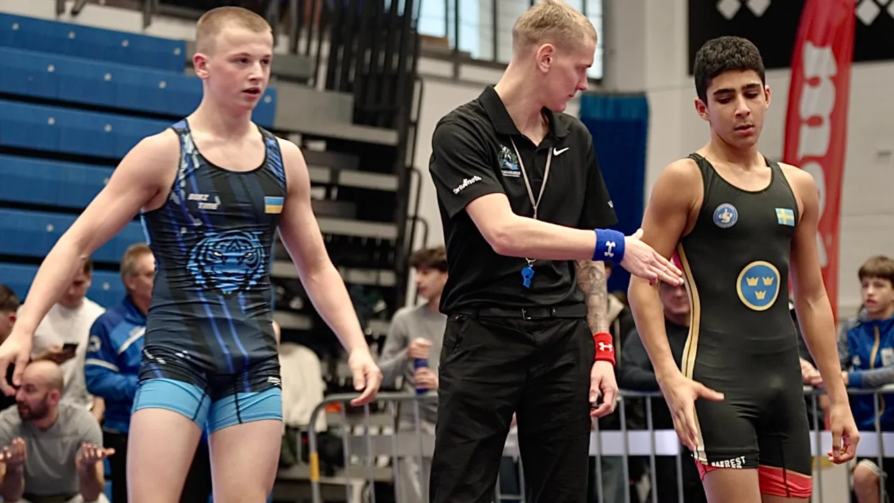 U15 Adam El-Nagar (SWE) vs Oleksandr Venets (UKR) 62kg. Greco-roman boys youth wrestling. B-cam-man