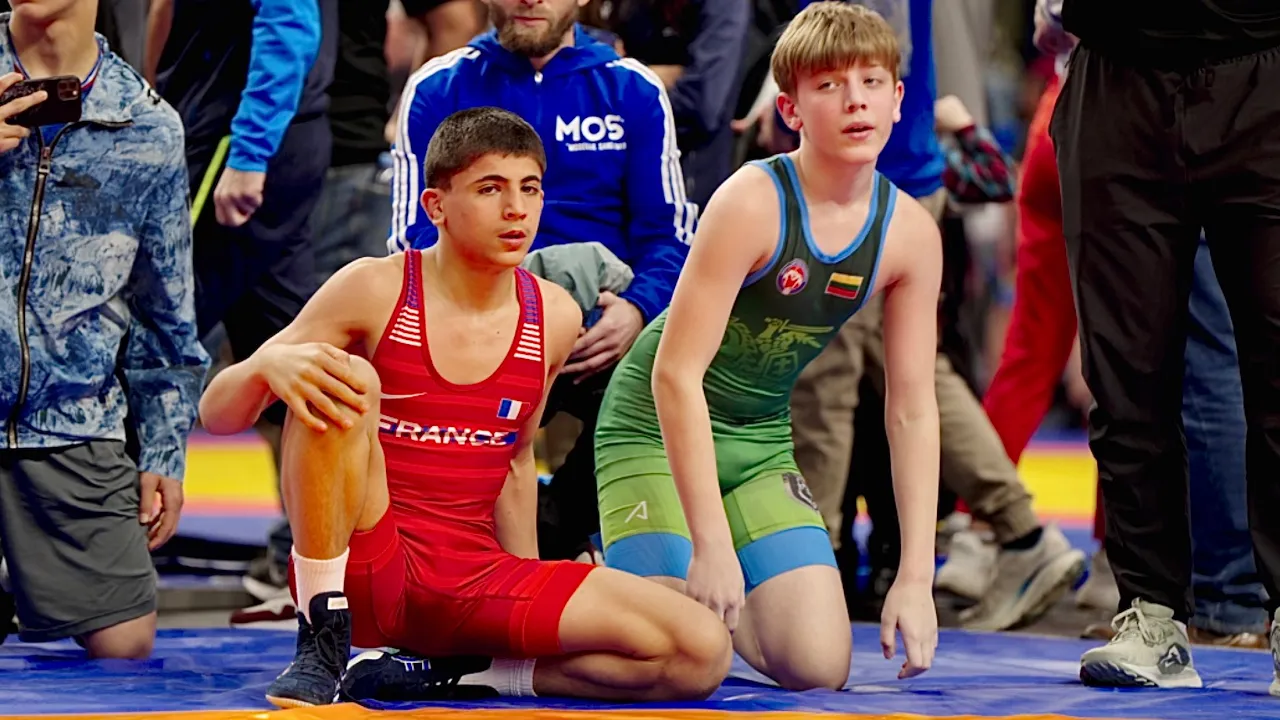 U15 Robert Aloiev (FRA) vs Adomas Senkevic (LTU) 52kg. Freestyle boys youth wrestling tournament.