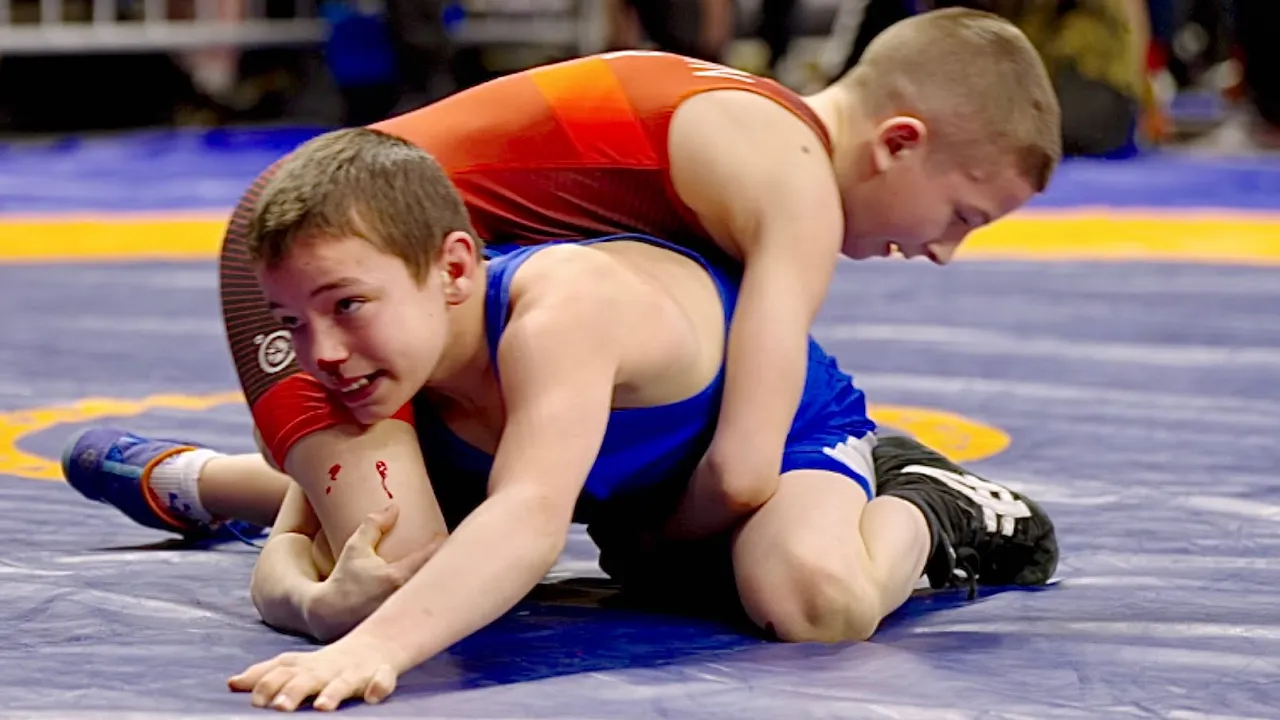 U13 Rostislav Yacishin (UKR) vs Umar Albakov (FIN) 35kg. Freestyle boys youth wrestling. B-cam-man