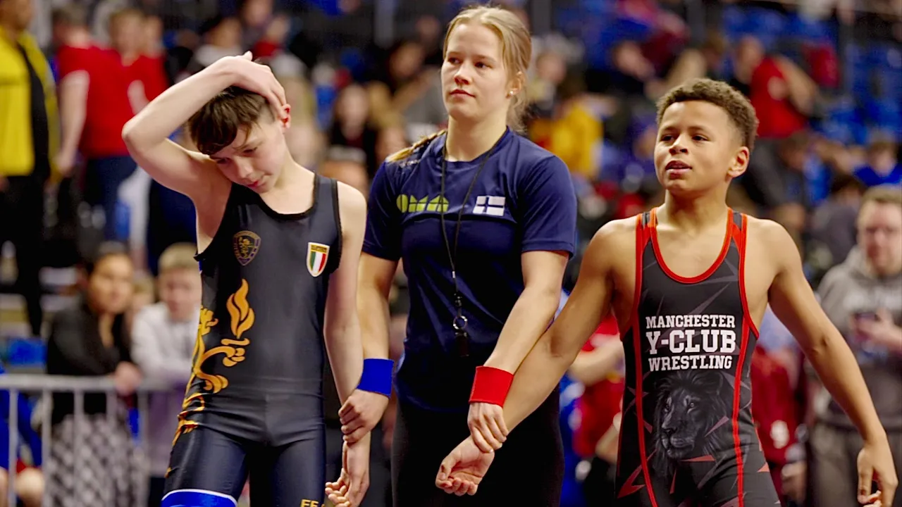 U13 Blaize Tingle (GBR) vs Angelo Pirrone (ITA) 42kg. Freestyle boys youth wrestling. B-cam-man