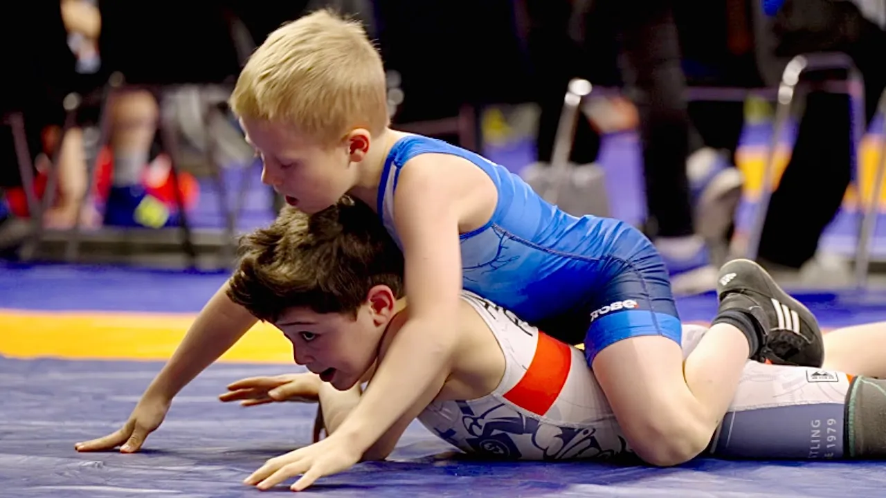 U13 Furkan Abbassoy (FIN) vs Mikulas Valenta (CZE) 26kg. Freestyle boys youth wrestling. B-cam-man