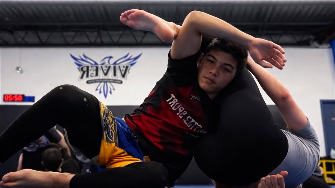She Dominated the Ground Game 😱 Brazilian Jiu-Jitsu Girl vs Boy 💥 #wrestling #grappling #nogi  