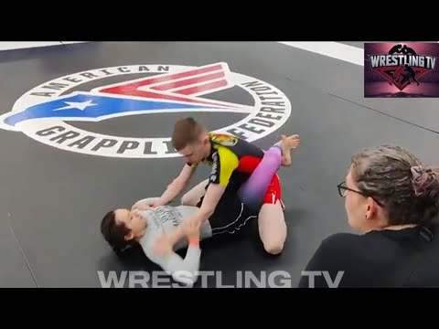😲 GIRL VS BOY WRESTLING SUBMISSION TRIANGLE LOCK 🥱"SHOCKING REACTION"#wrestling #bjj #submission 