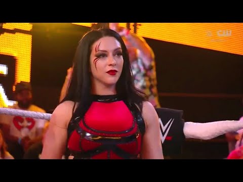 Stephanie Vaquer VS Wren Sinclair