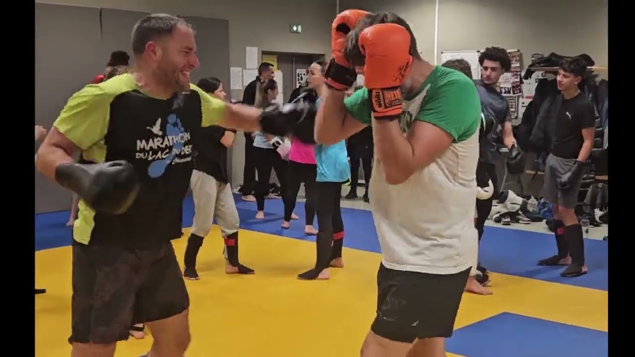 KICKBOXING Immersion dans l'ambiance d'une salle de boxe SAPPBOXINGCLUB