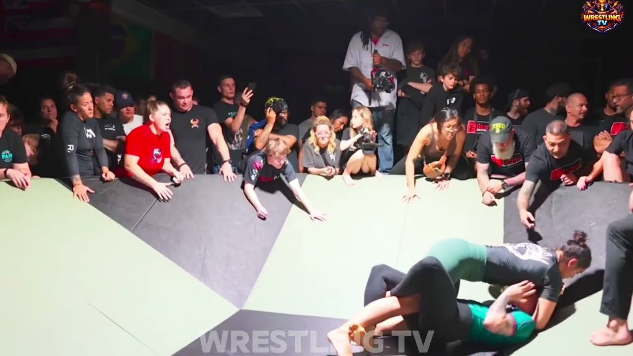 WOMEN BRAZILIAN JIUJITSU ⚔️ High Pressure Match 😤#bjj #jiujitsu #martialarts 