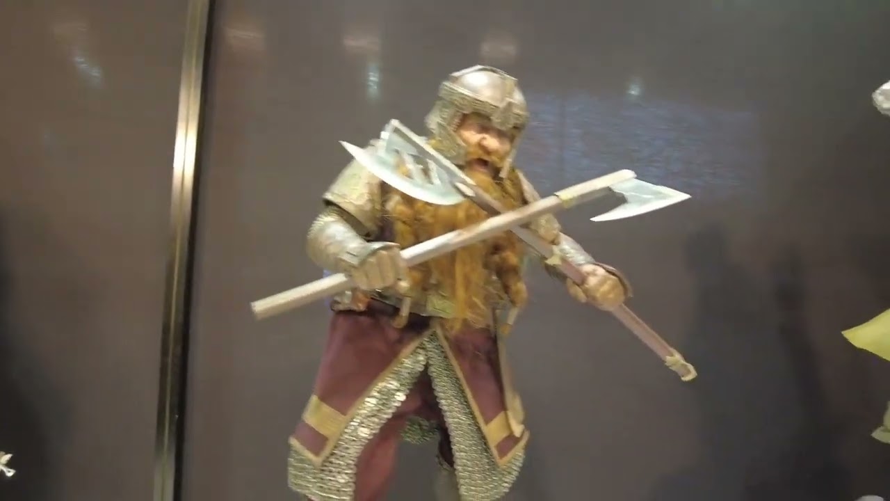 [HD] Lord of the Rings, Avatar, and Game of Thrones statues at Singapore Comic Con