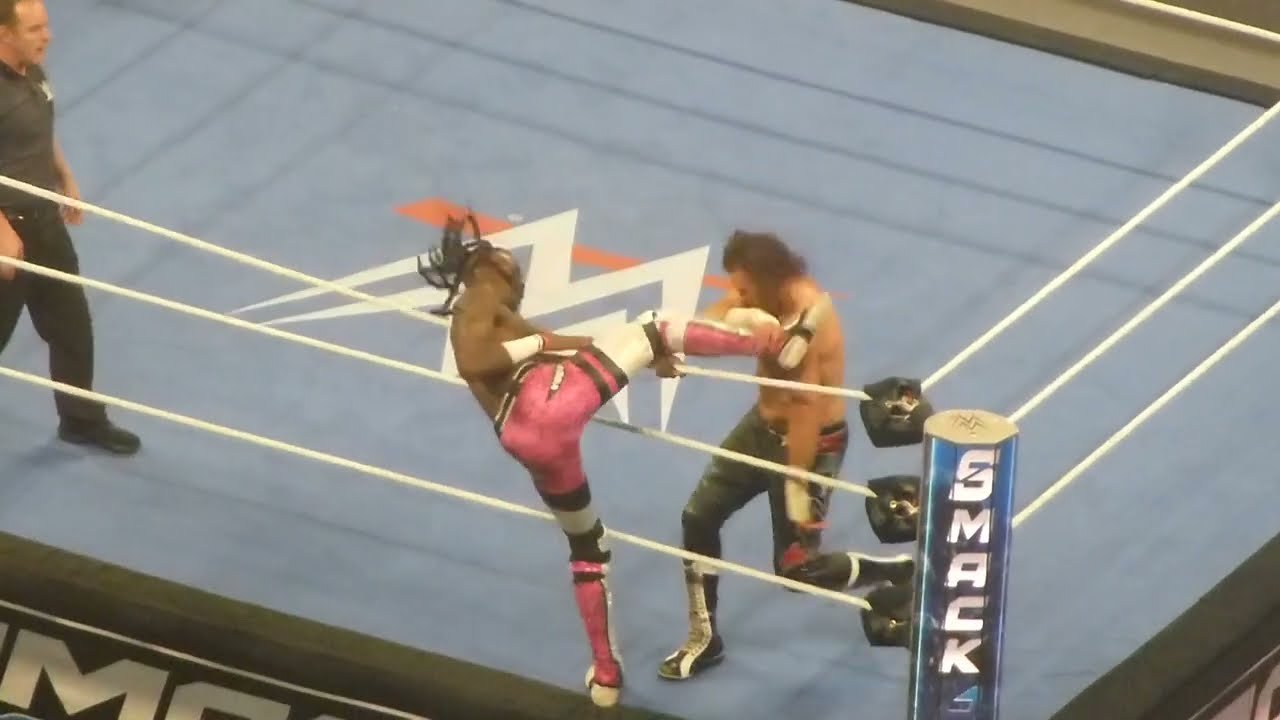 Sami Zayn vs Je'Von Evans at WWE SmackDown