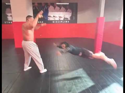 Larry Wheels Shows Off Bodybuilder Power During Combat