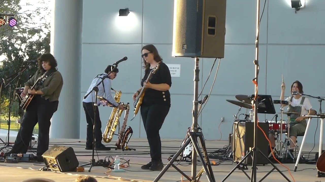 Cat Ridgeway & The Tourists - The Chain/Woman