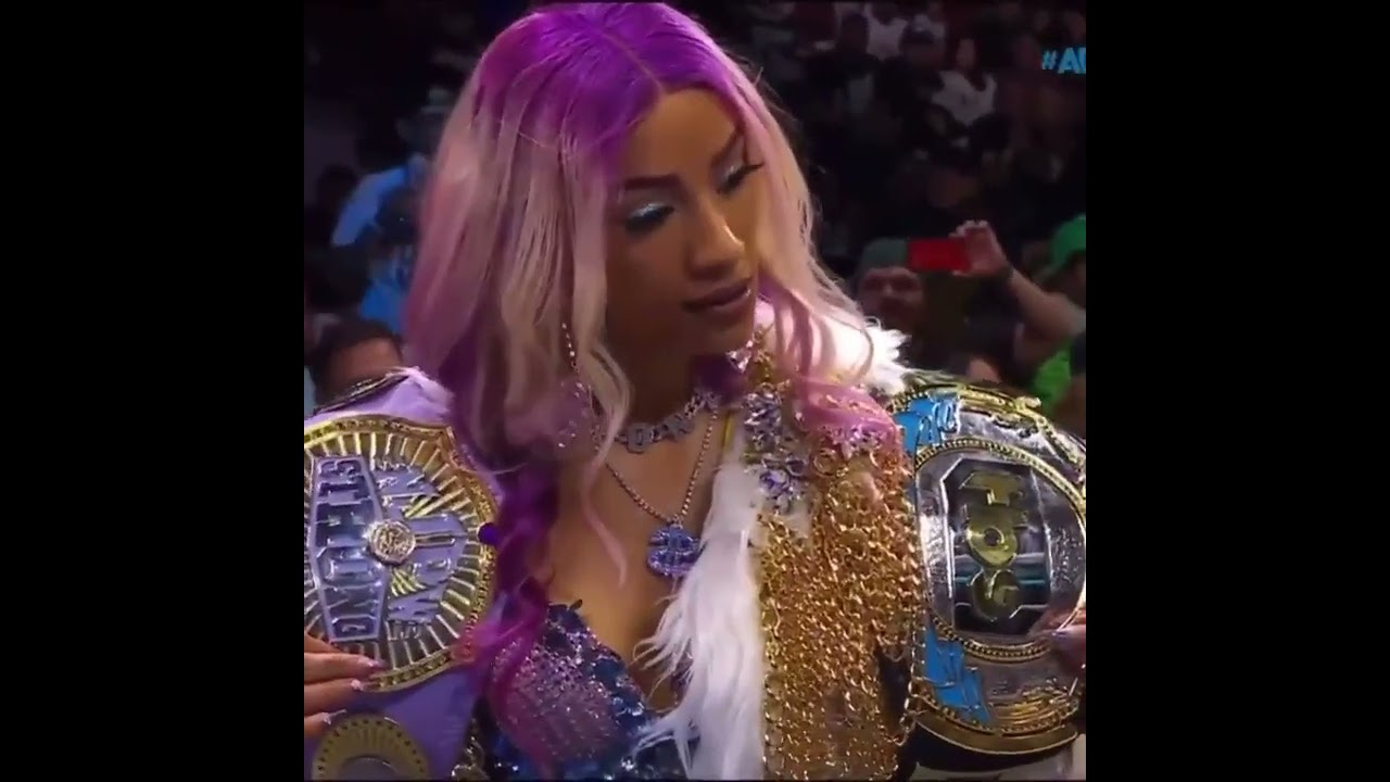 Mercedes Moné ringside accompanying Kamille vs Queen Aminata