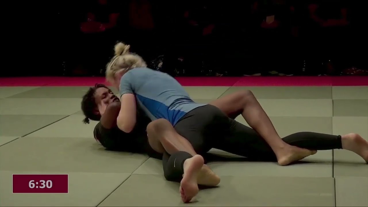 7.FIGHT (Blonde in black leggins VS black)🦵🦵💪💪