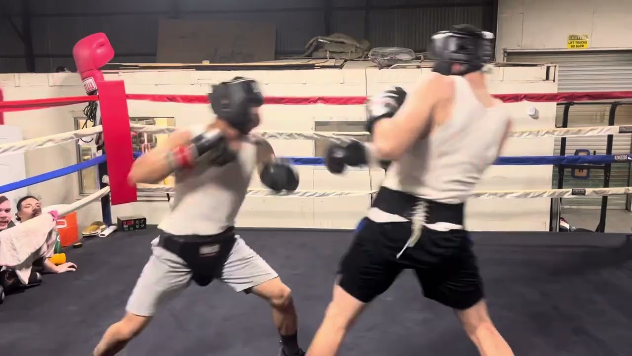 Middleweight vs middleweight technical sparring ￼
