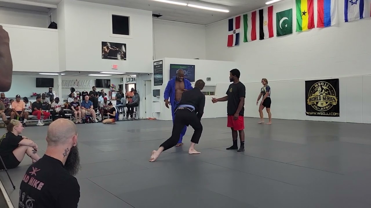 BJJ Competitor Uses Illegal move In Blue Belt Match No Disqualification He Is Restarted In Mount