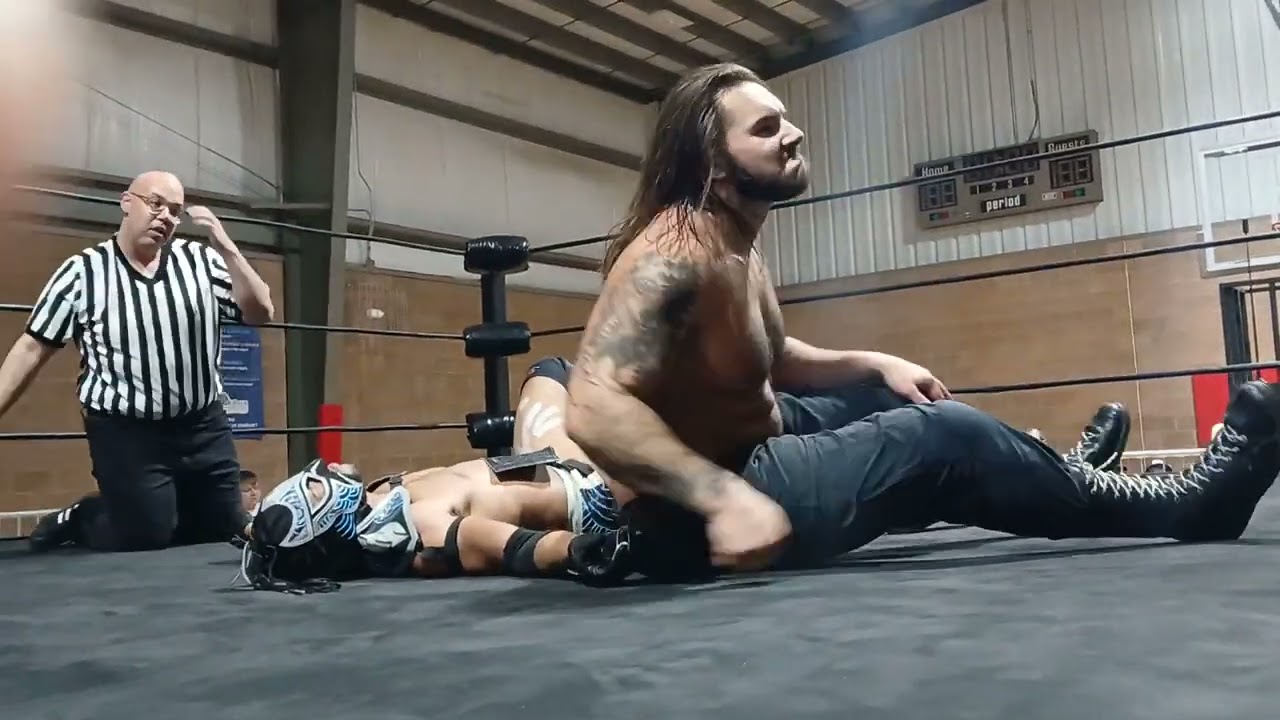 Larintiz X vs The Lycan Alex Lynch