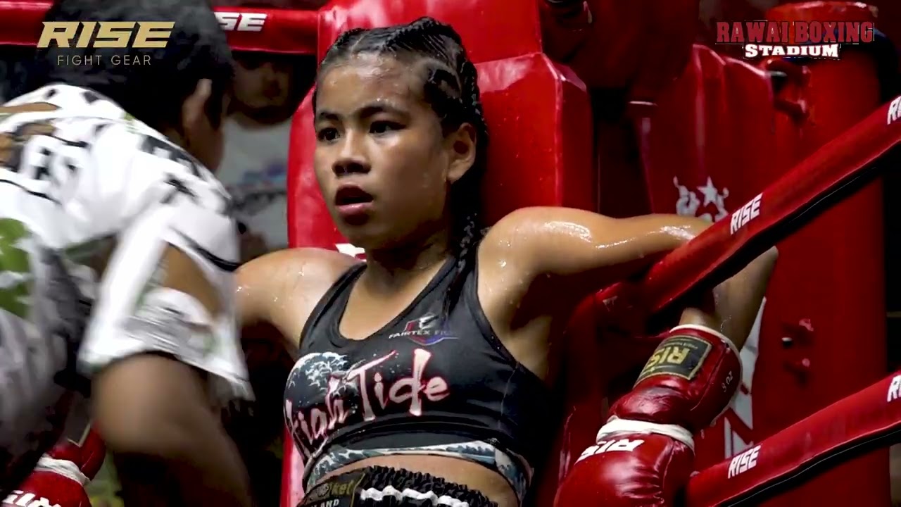🇹🇭 Thai Girls Clash in a Fierce Muay Thai Fight Full of Jabs, Knees & Clinch Action!