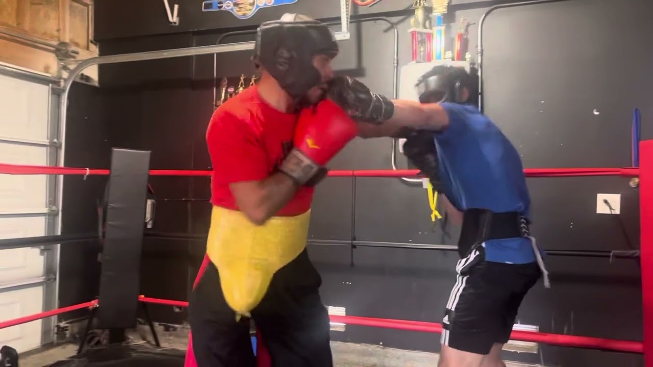 Amateur boxer vs pro boxer