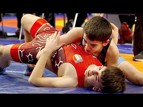 U15 Maikol Bregu (ITA) vs Ustins Kravcsevics (LAT) 44kg. Freestyle boys youth wrestling. B-cam-man